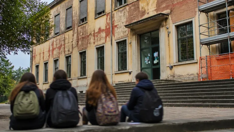 Giovani, scuola e malessere: la riflessione sul disagio che alimenta le proteste giovanili